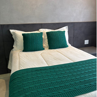 Kit Peseira de Tricot + 2 Capas de Almofada para Cama e Sofá Casal Padrão, Quenn e King De...