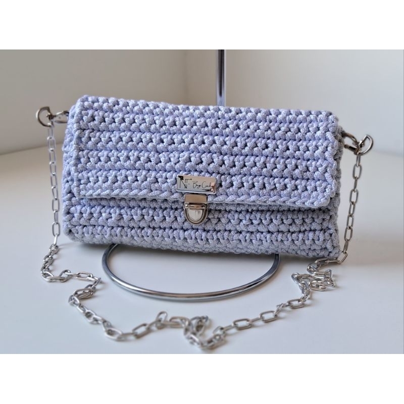 Bolsa Prata de Crochê com alça Transversal removível para usar também como CLUTCH.