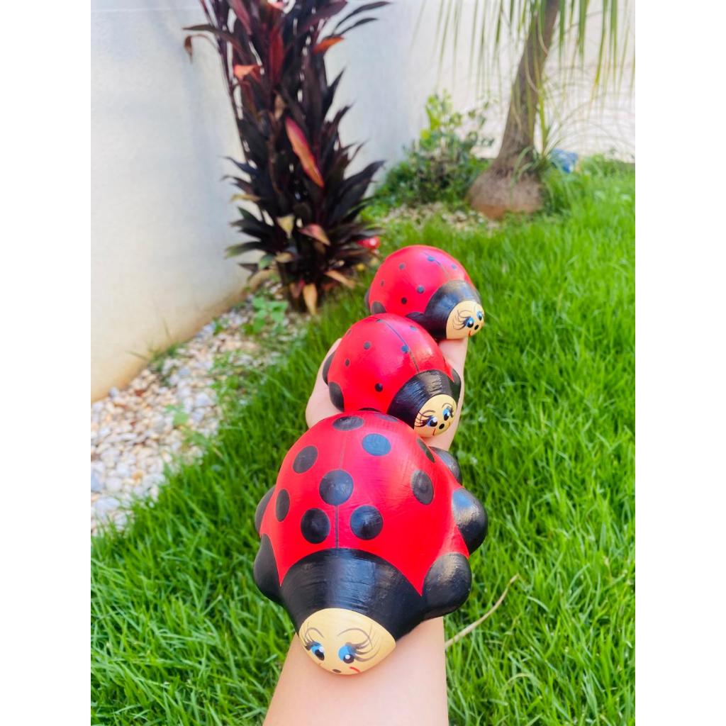 Trio Joana Joaninha Realista Peça Peças de Jardim Decoração Enfeite Ornamento