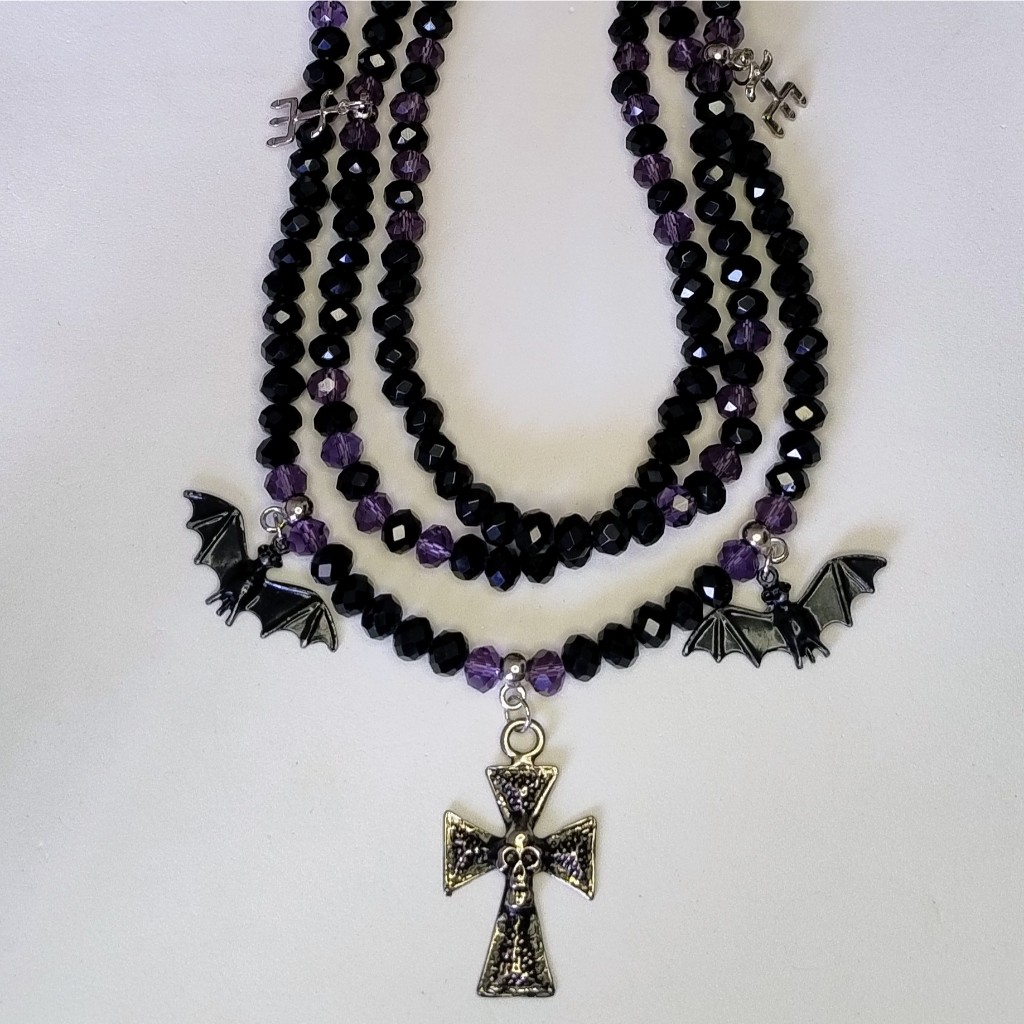 Guia Fio de conta Exu Morcego Pingente Cruz Morcego caixão e tridente prata Cristal 8mm Preto e roxo
