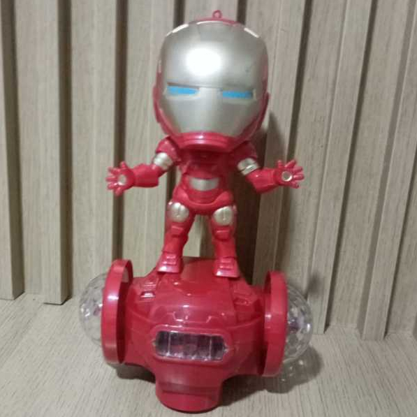 Boneco Robo Dance Homem de Ferro Movimento luzes