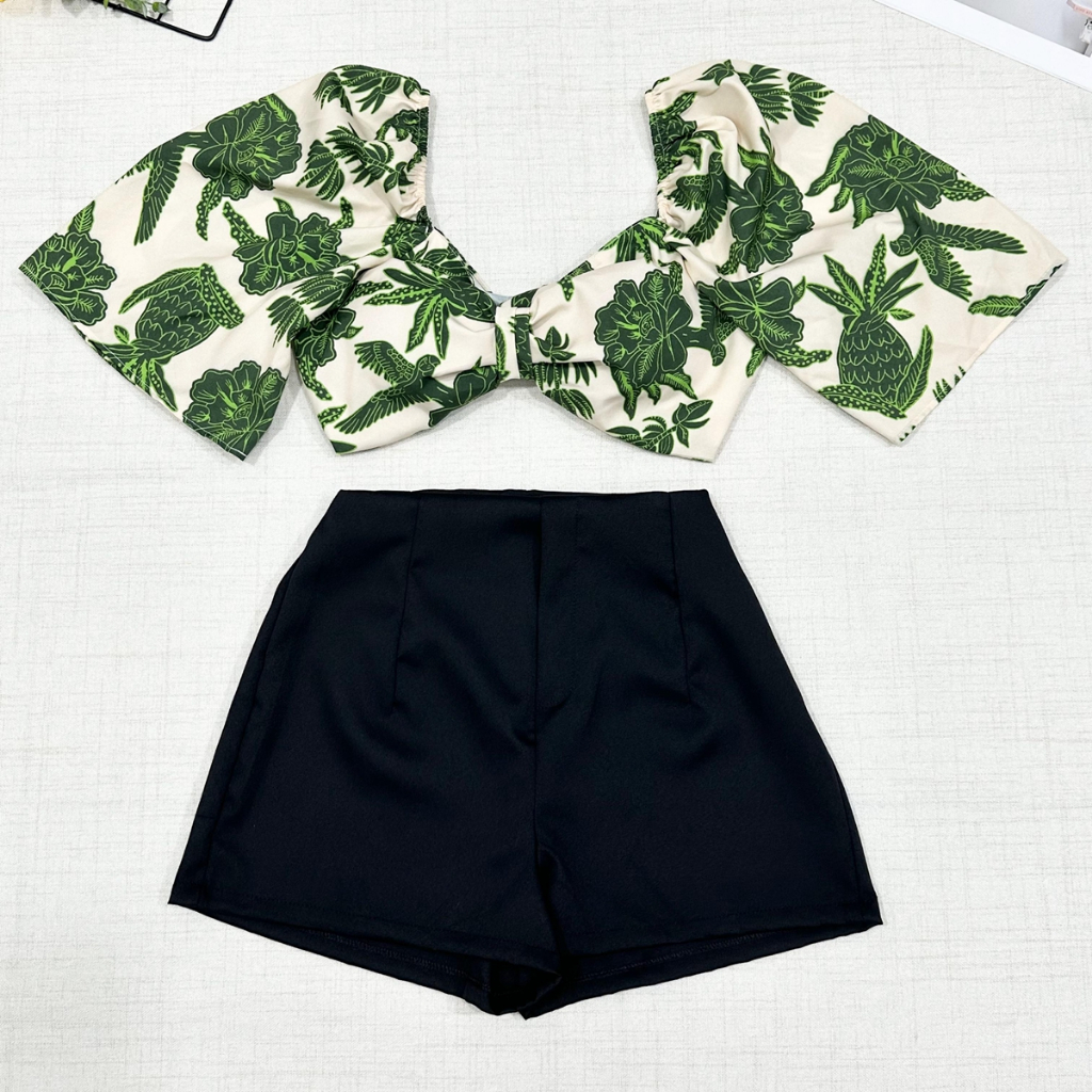 Conjunto camisa com tamanho unico da pra amarra atras com elastano e com estampa  short com ziper sem bolso em Oferta na Shopee