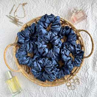 kit com 10 scrunchies/xuxinhas de cetim anti frizz - Tam. classic / envio dentro das 24h após confirmação do pedido. em Oferta na Shopee