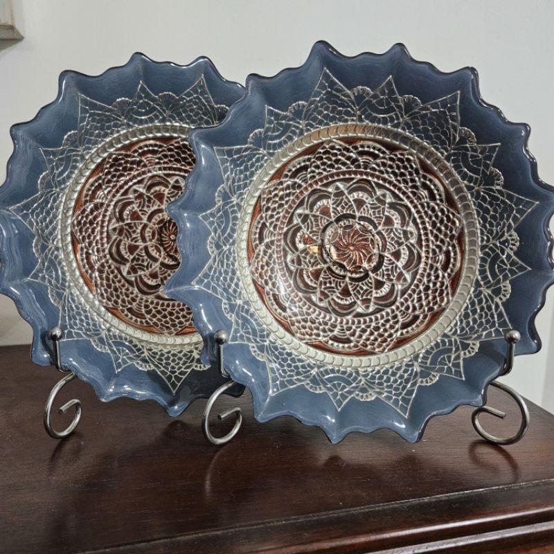 Kit 2 Pratos Decorativos Azul/Marrom em vidro 22cm
