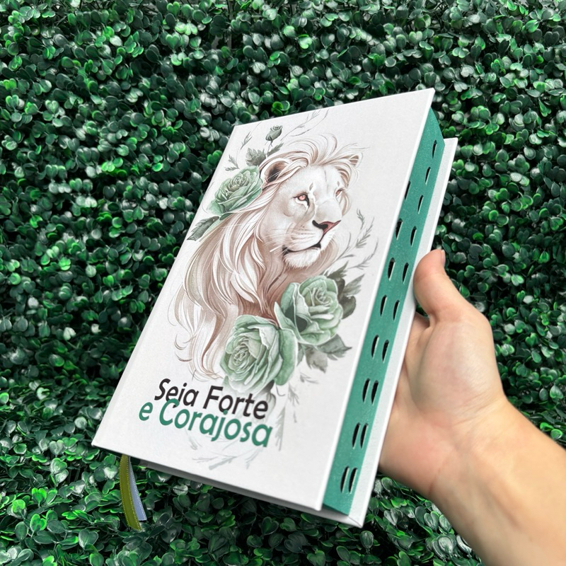 Bíblia Sagrada Forte e Corajosa Verde Evangélica  Leão Com Harpa e Índice LETRA MÉDIA Jovem Fé ARC em Oferta na Shopee
