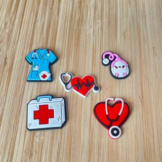 Aplique Emborrachado Enfermagem Sortidos Pacote Com 10 Unid Ou Mais COD; 100063 não acompanha o botão para croques em Oferta na Shopee