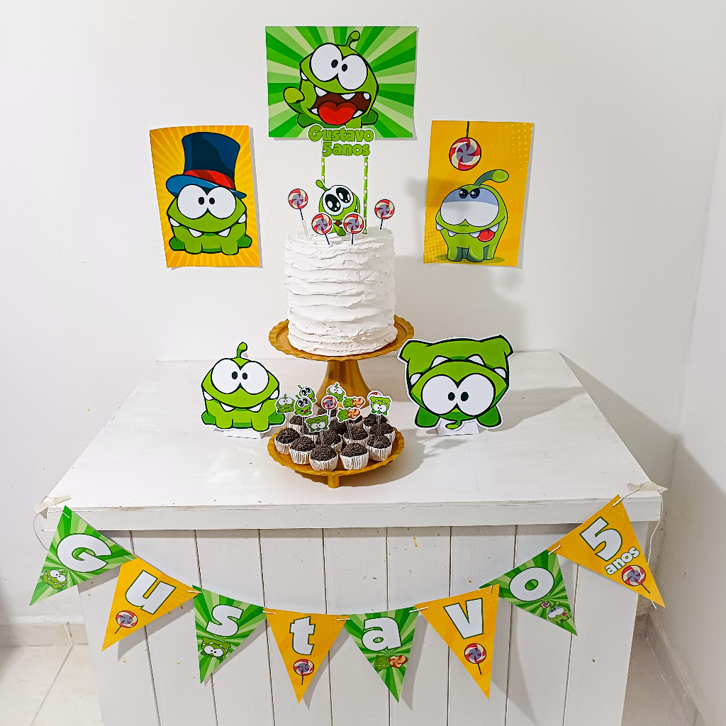 Kit Festa Om Nom Personalizado Só Um Bolinho Festa em Casa Aniversário Infantil adulto Mesversário lembrancinha