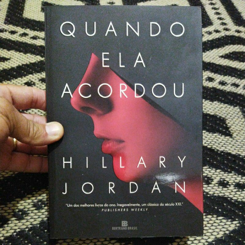 livro quando ela acordou - Hillary Jordan