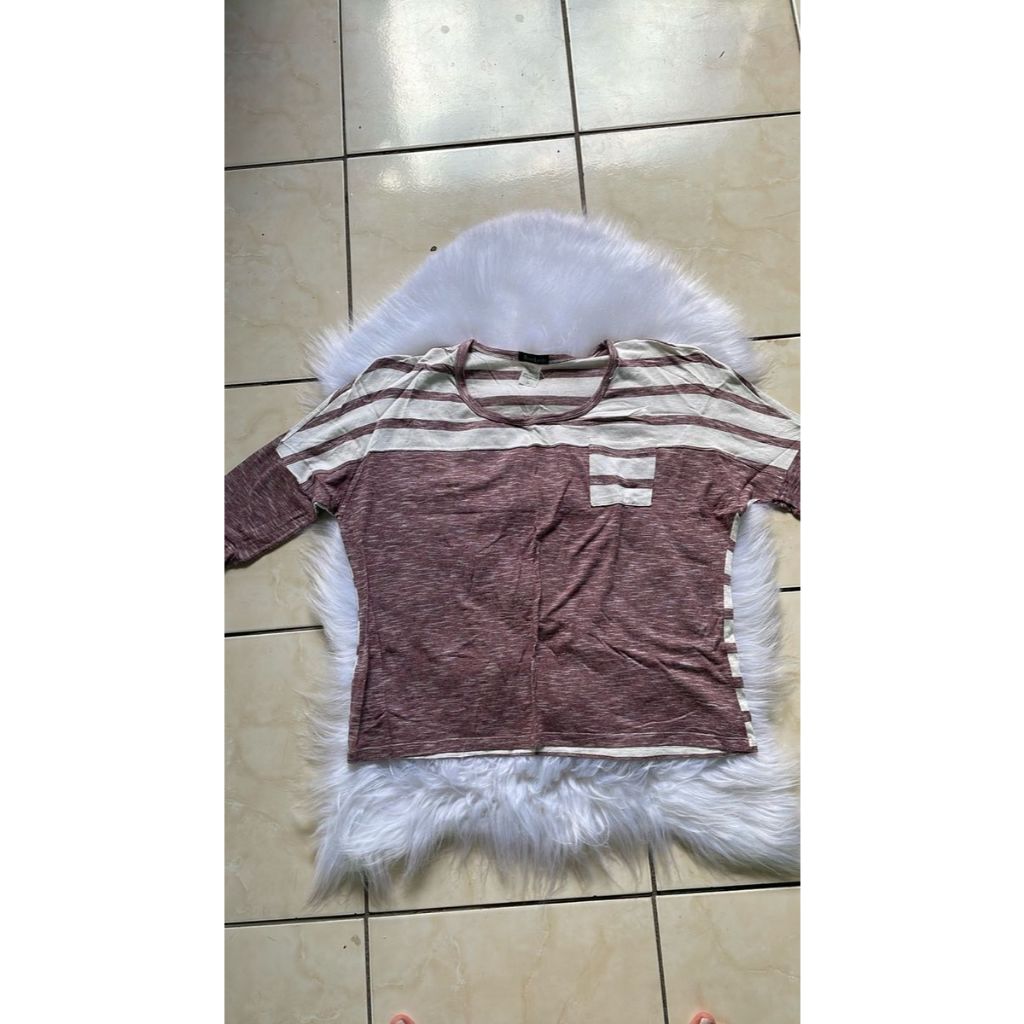 blusa meia estação marsala com branca - tamanho: G (bazar - brechó - desapego)