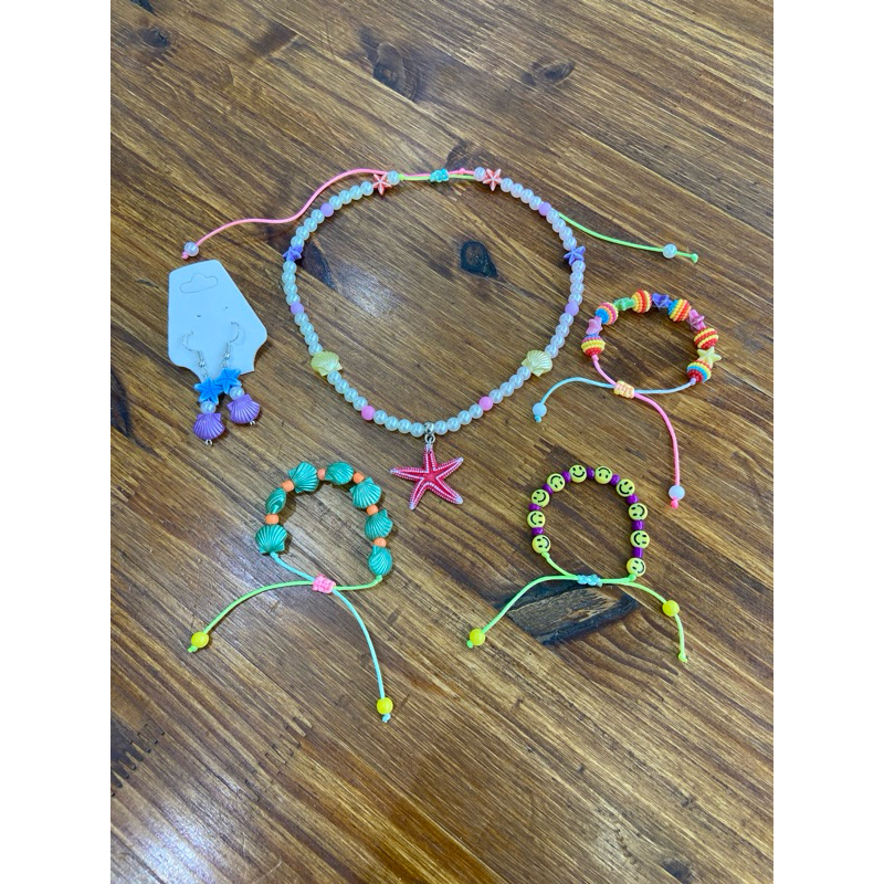 Mix Kids 1 Colar, 3 Pulseiras e 1 Par de Brinco Moda Kids Praia Verão