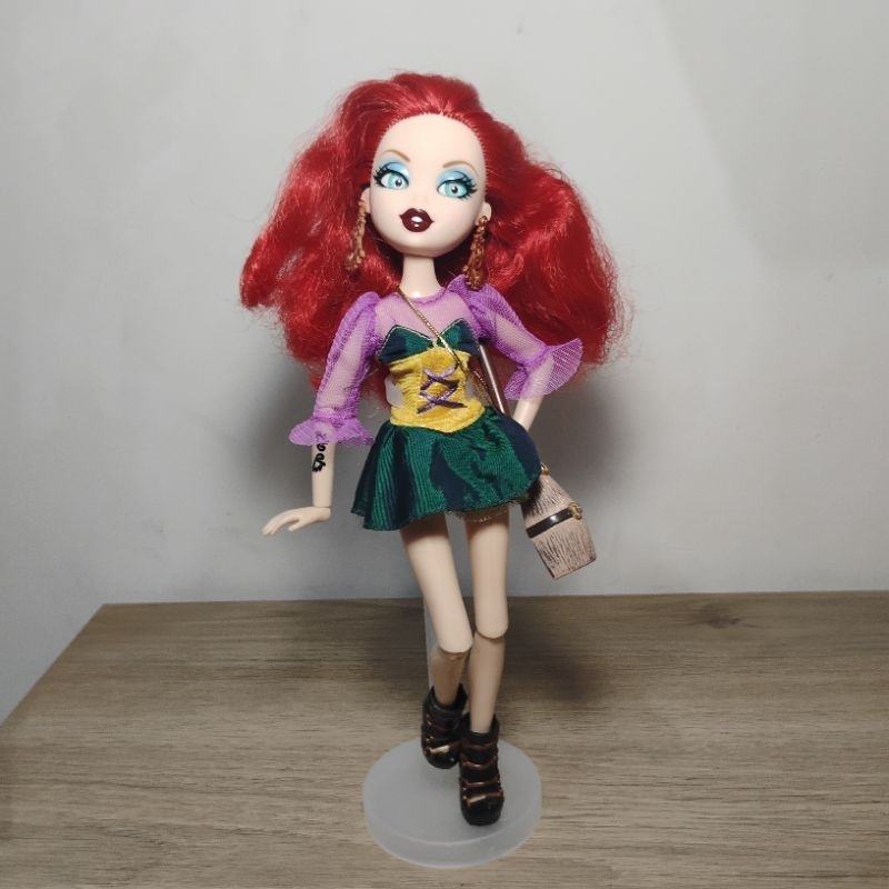 Boneca Bratzillaz Meygana Broomstix Witch Articulada MGA Entertainment Bratz Doll