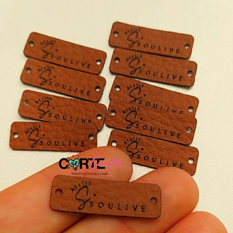 50 ETIQUETAS EM COURO SINTETICO PERSONALIZADAS em Oferta na Shopee