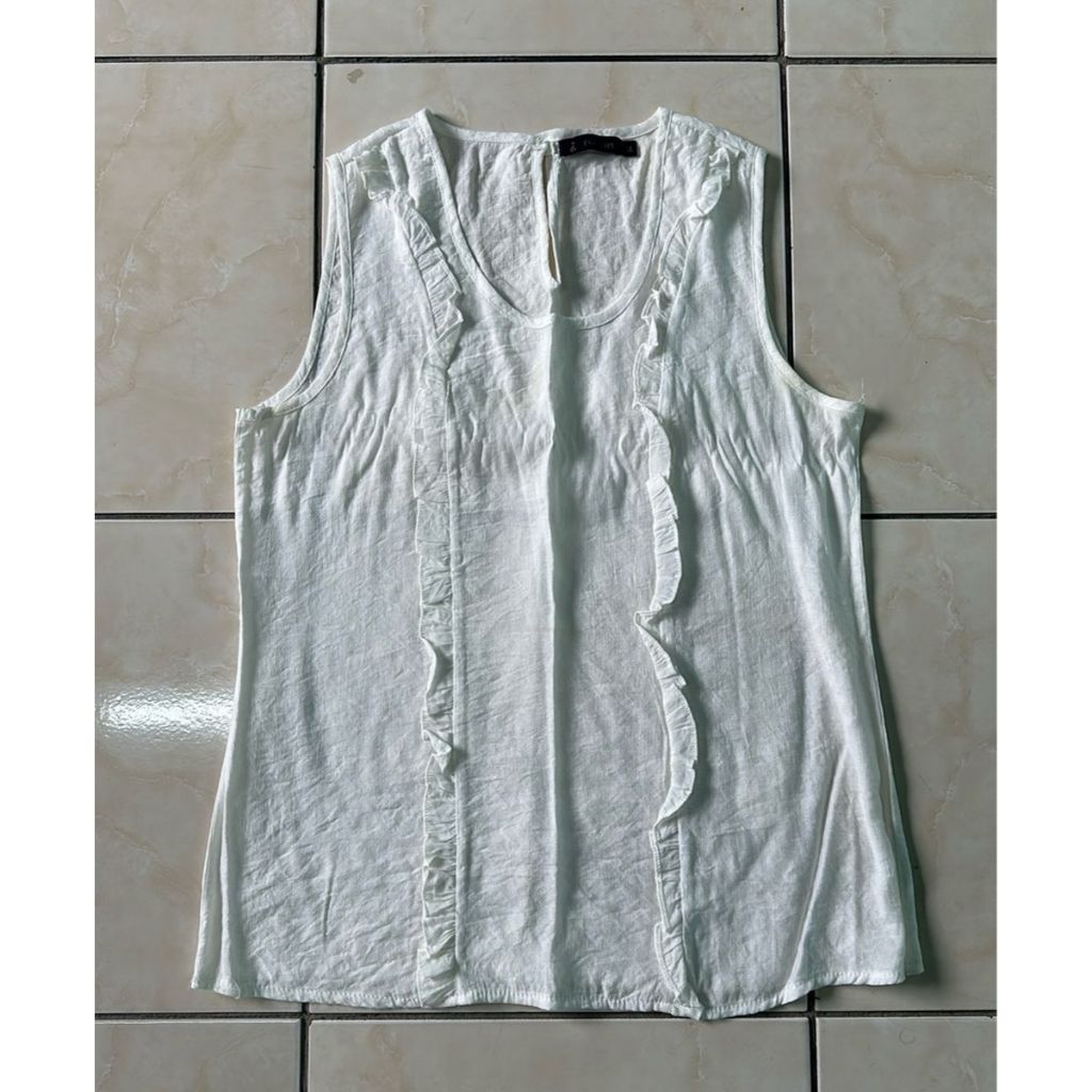blusa branca com detalhes de princesa tamanho: M condição do produto: novo marca: for why (bazar - brechó - desapego)