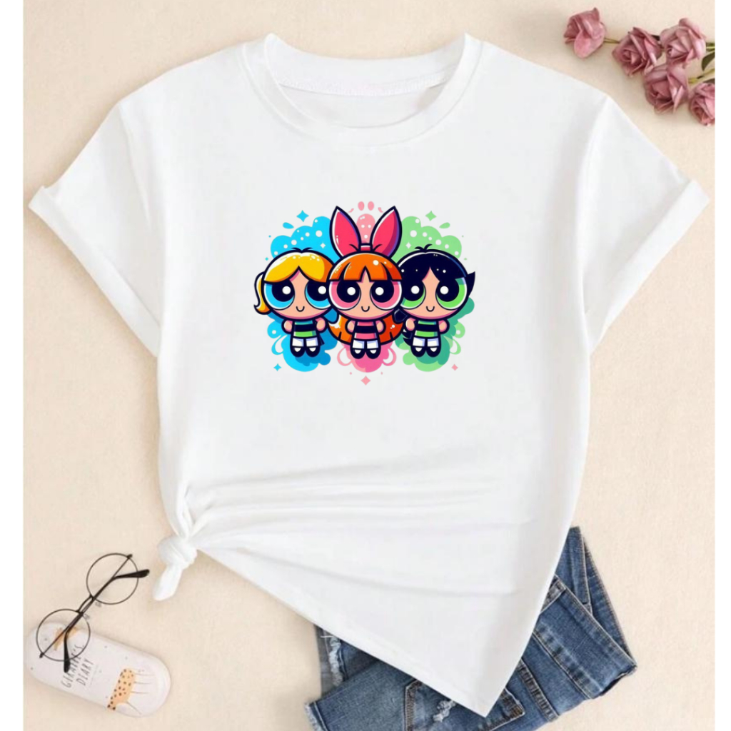 Camiseta feminina colorida com estampa das Meninas Superpoderosas