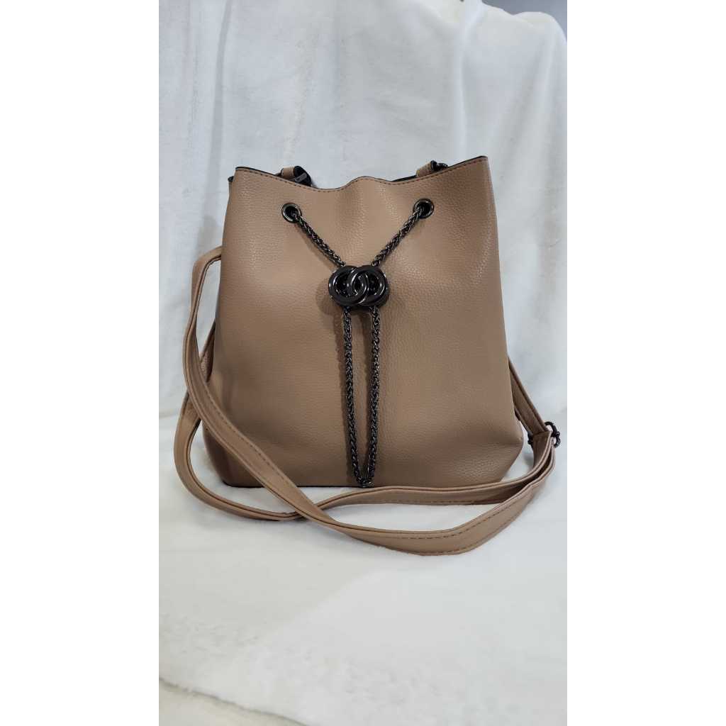 Bolsa Saco Reforçada: Praticidade, Espaço e Elegância no Seu Dia a Dia
