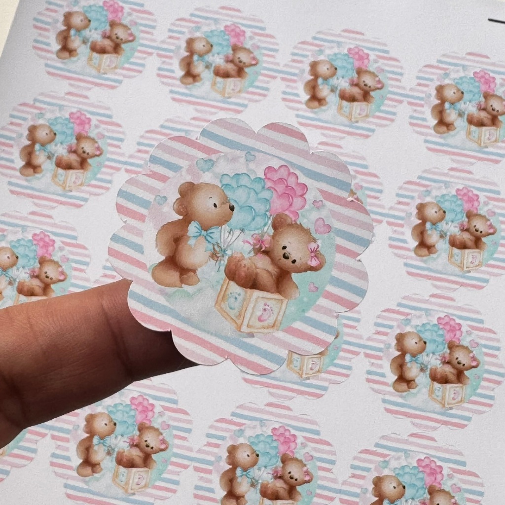 40 rótulos adesivos redondo 4,5cm tema Ursinho Revelação SEM NOME, rótulos FOSCO para latinhas FLOR