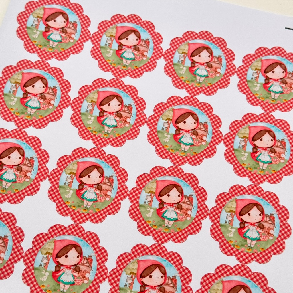 40 rótulos adesivos redondo 4,5cm tema Chapeuzinho Vermelho Aquarela SEM NOME, rótulos FOSCO para latinhas FLOR — imagem 2 de 2