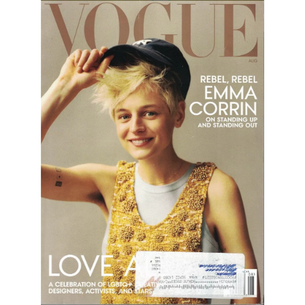 REVISTA VOGUE, DE AGOSTO DE 2022, COM EMMA CORRIN NA CAPA.