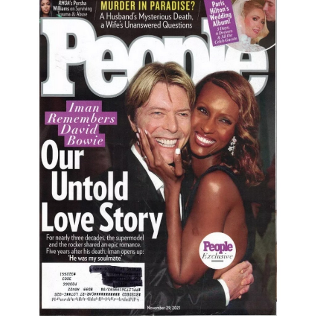 REVISTA PEOPLE, DE 29 DE NOVEMBRO DE 2021, COM DAVID BOWIE E IMAN BOWIE NA CAPA.