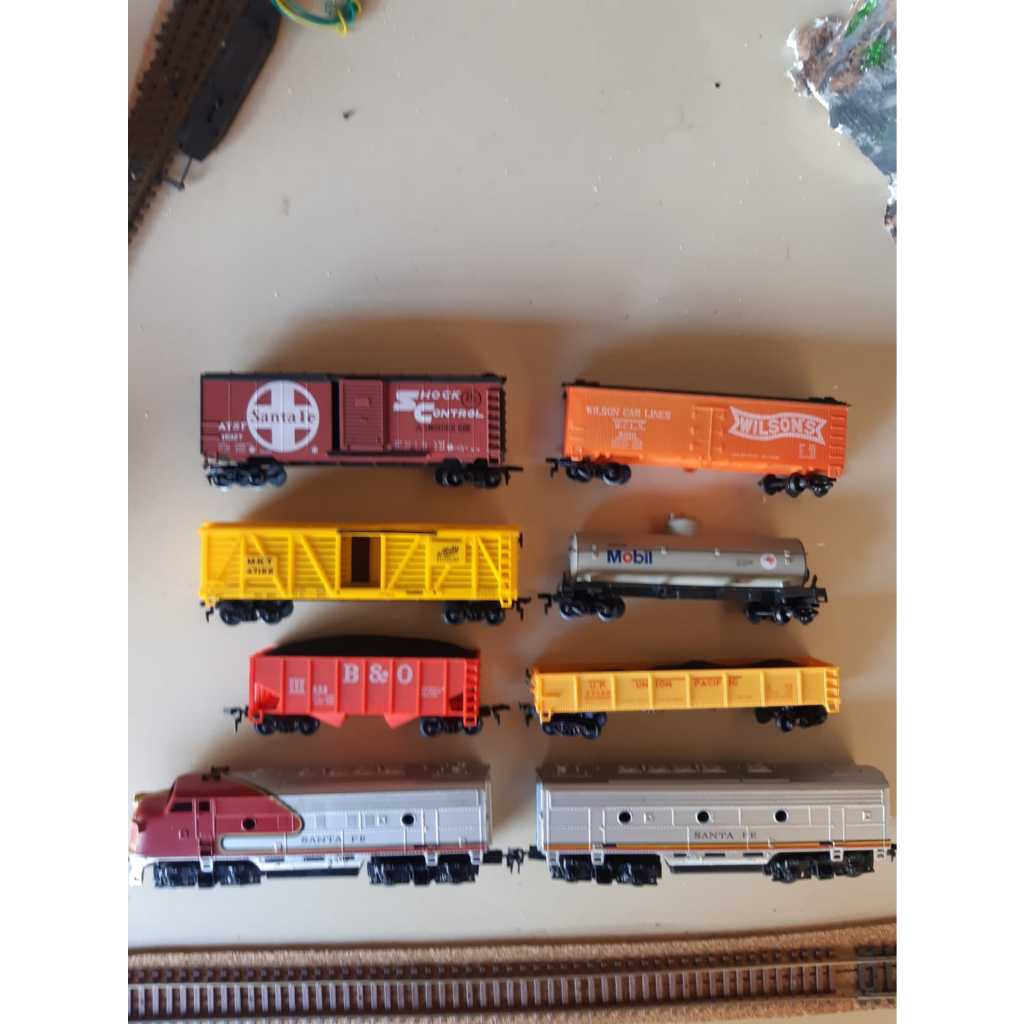 Locomotiva e vagões HO importados