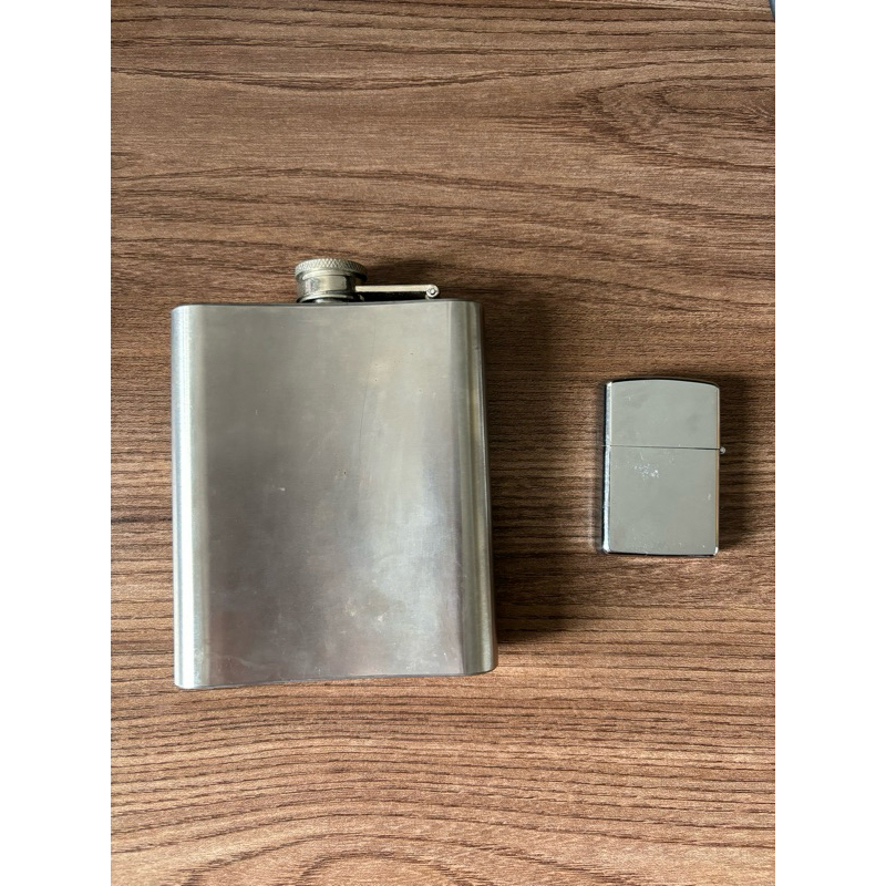 Isqueiro e Cantil de inox