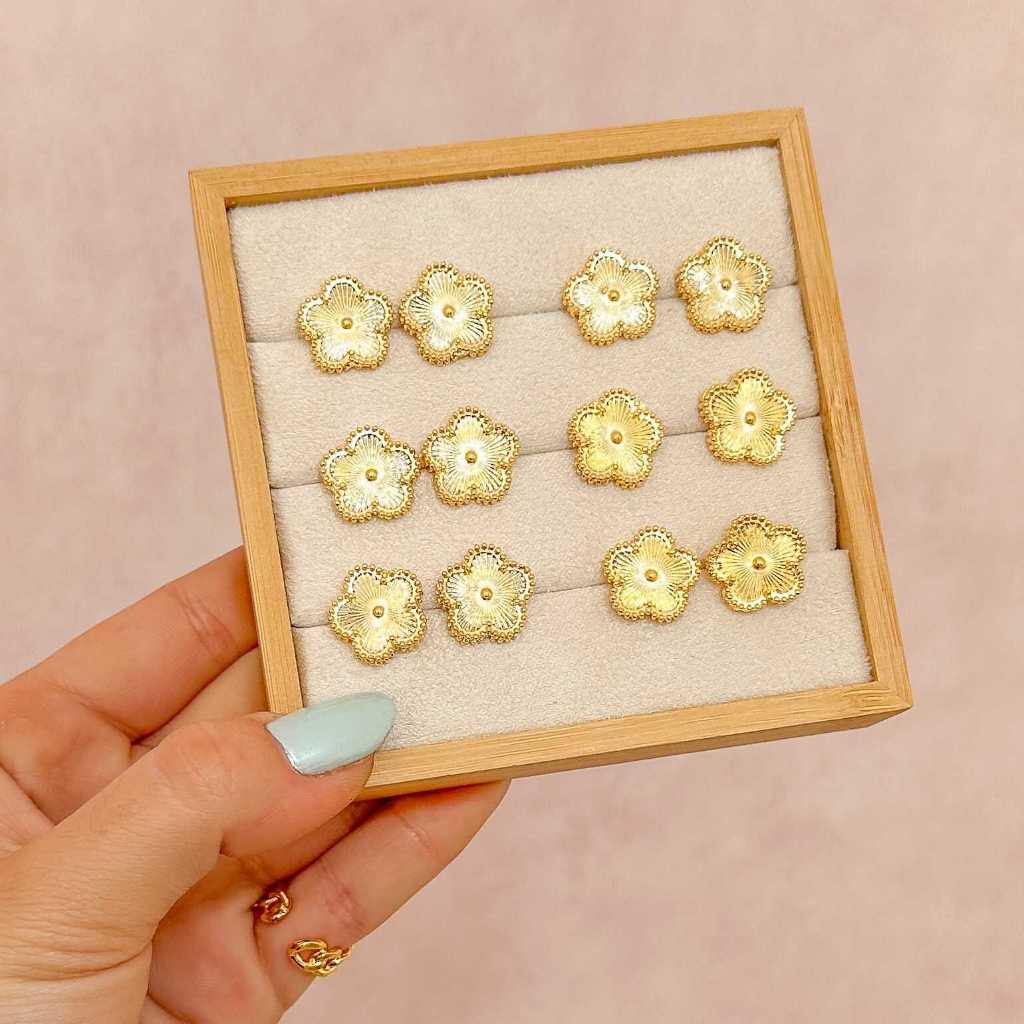 | SEMI JOIA | Brinco Feminino Flor Delicada Banhado em Ouro Legítimo 18k