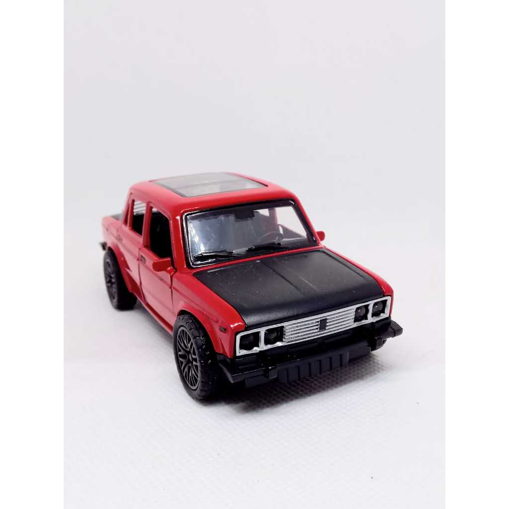 Miniatura Carrinho Metal Escala 1/36 Lada Laika 1500 Abre As Portas