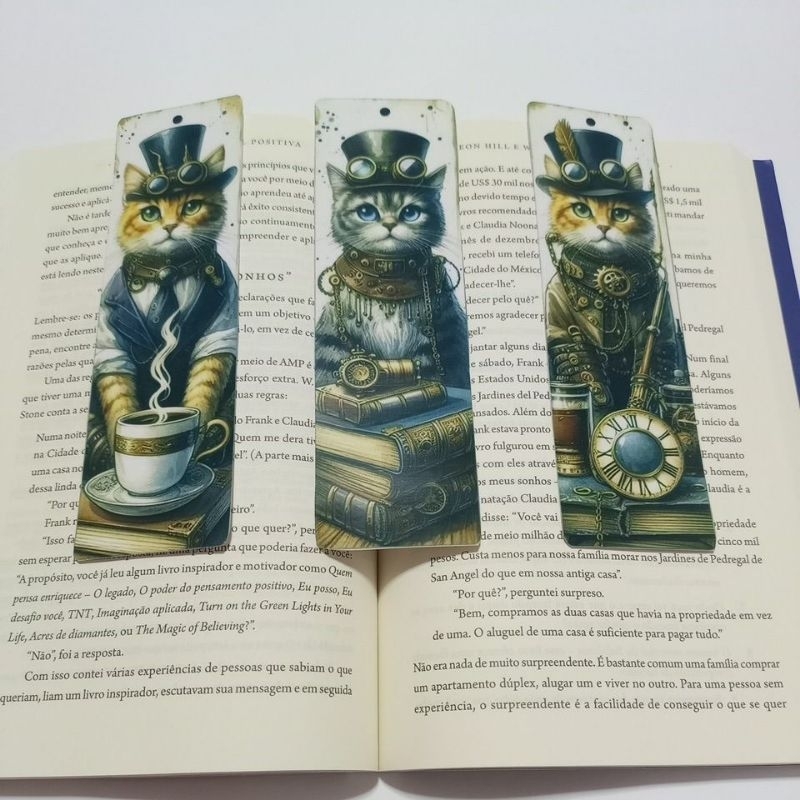 Kit Marca Página de gatos amarelo e cinza com livros, café, relógio estilo steampunk