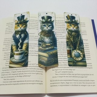 Kit Marca Página de gatos amarelo e cinza com livros, café, relógio estilo steampunk