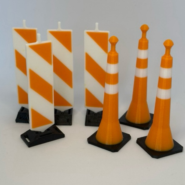 Kit Mini Barreiras Lamela e Postes Sinalizadores de Trânsito 7,7cm  20 Peças Pistas Hot Wheels Matchbox Miniatura