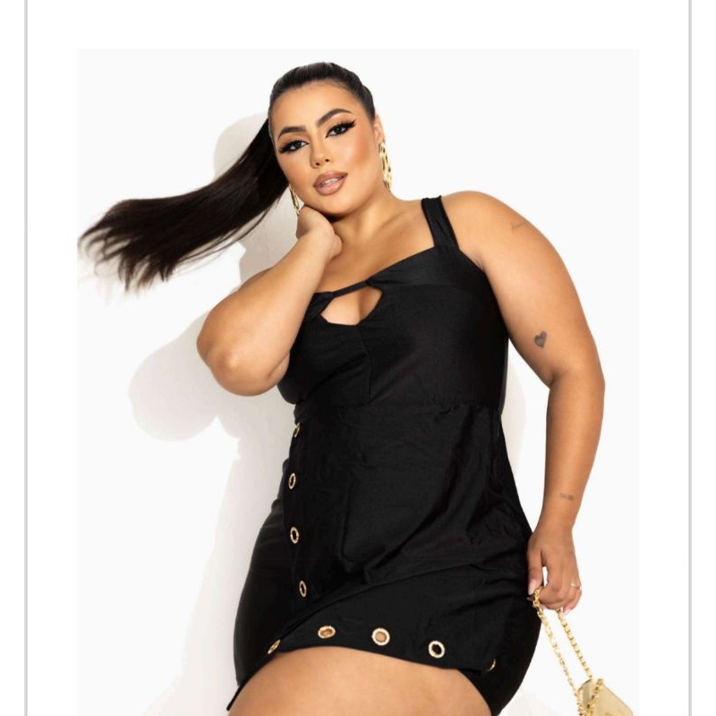 Macaquinho short saia plus size assimétrico gloss detalhe ilhós