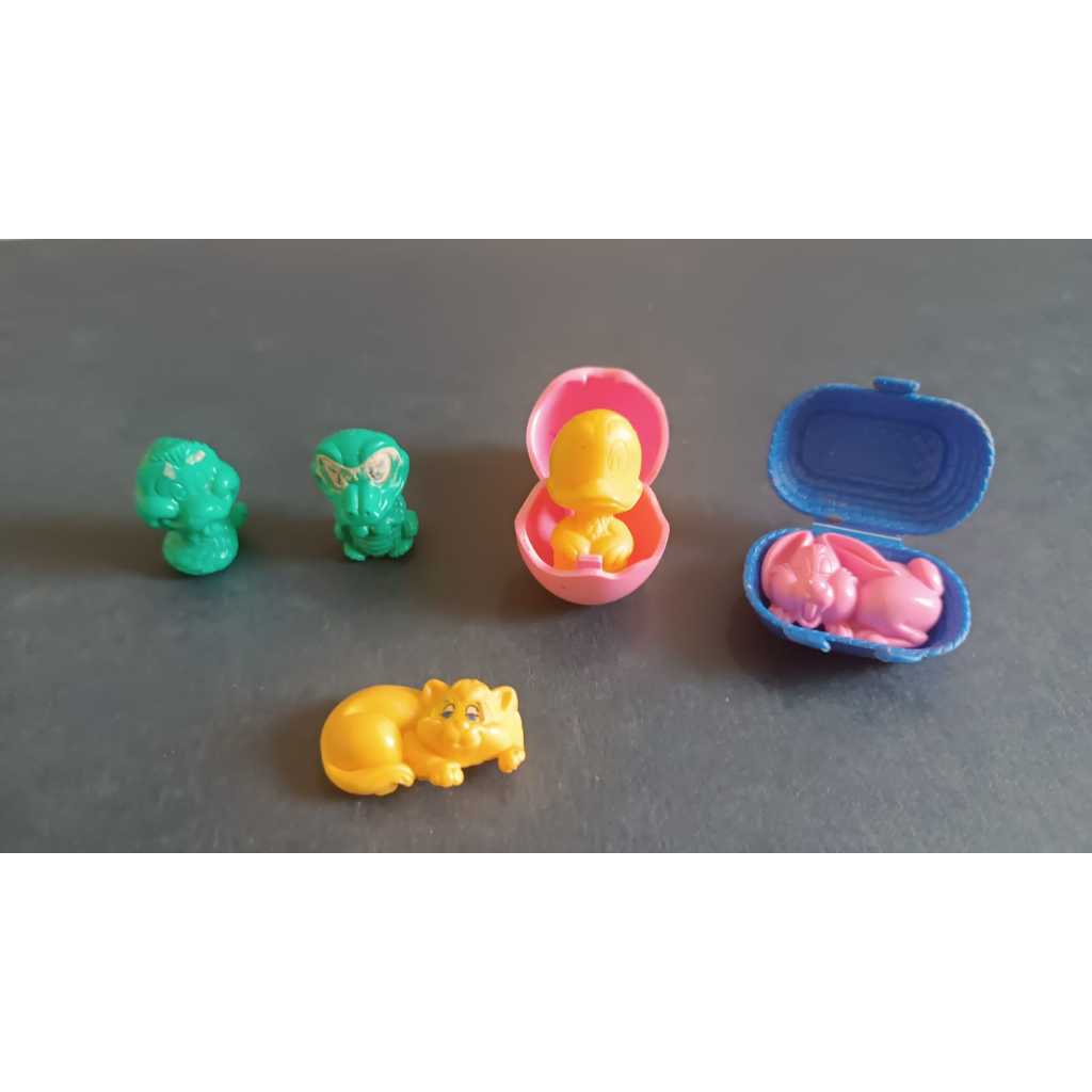 Lote de Miniaturas Kinder Ovo 1990 - coleções Pets na Cestinha e Bicho nos Ovinhos