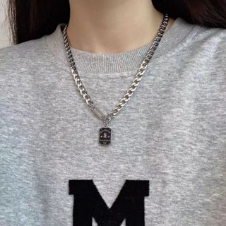 Colar moderno com placa de identificação em aço titânio com design versátil para homens e mulheres em Oferta na Shopee