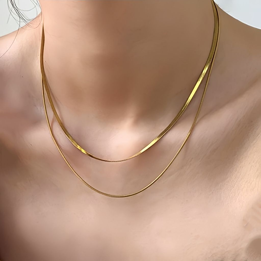 Europeu e americano ins moderno retro duplo osso de cobra empilhado colar de aço titânio 18K em Oferta na Shopee