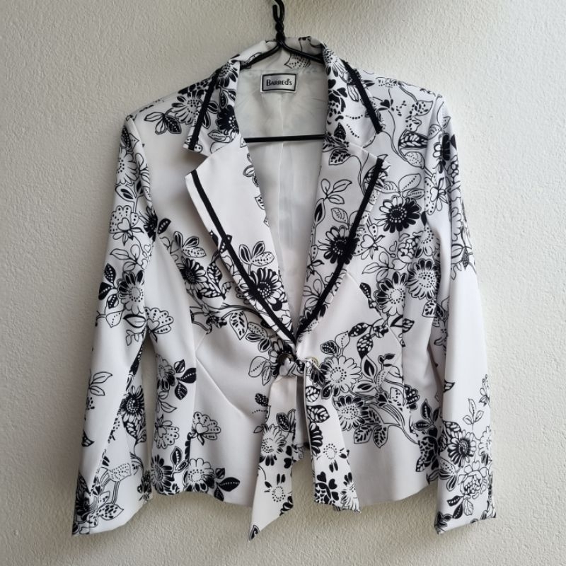 (brechó) Casaco feminino branco florido