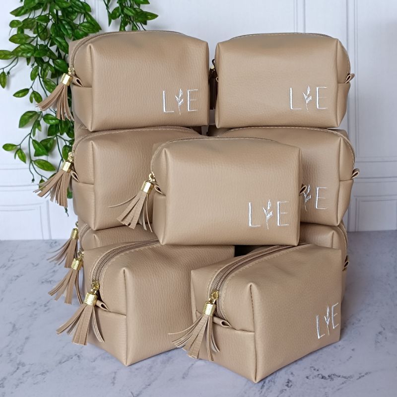 Necessaire personalizada em couro sintético lembrancinha em Oferta na Shopee