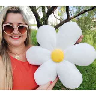ALMOFADA FLOR DE PELUCIA MARGARIDA 6 PÉTALAS DE 38 CM /PELUCIA DECORAÇAO/DIA DAS MAES em Oferta na Shopee