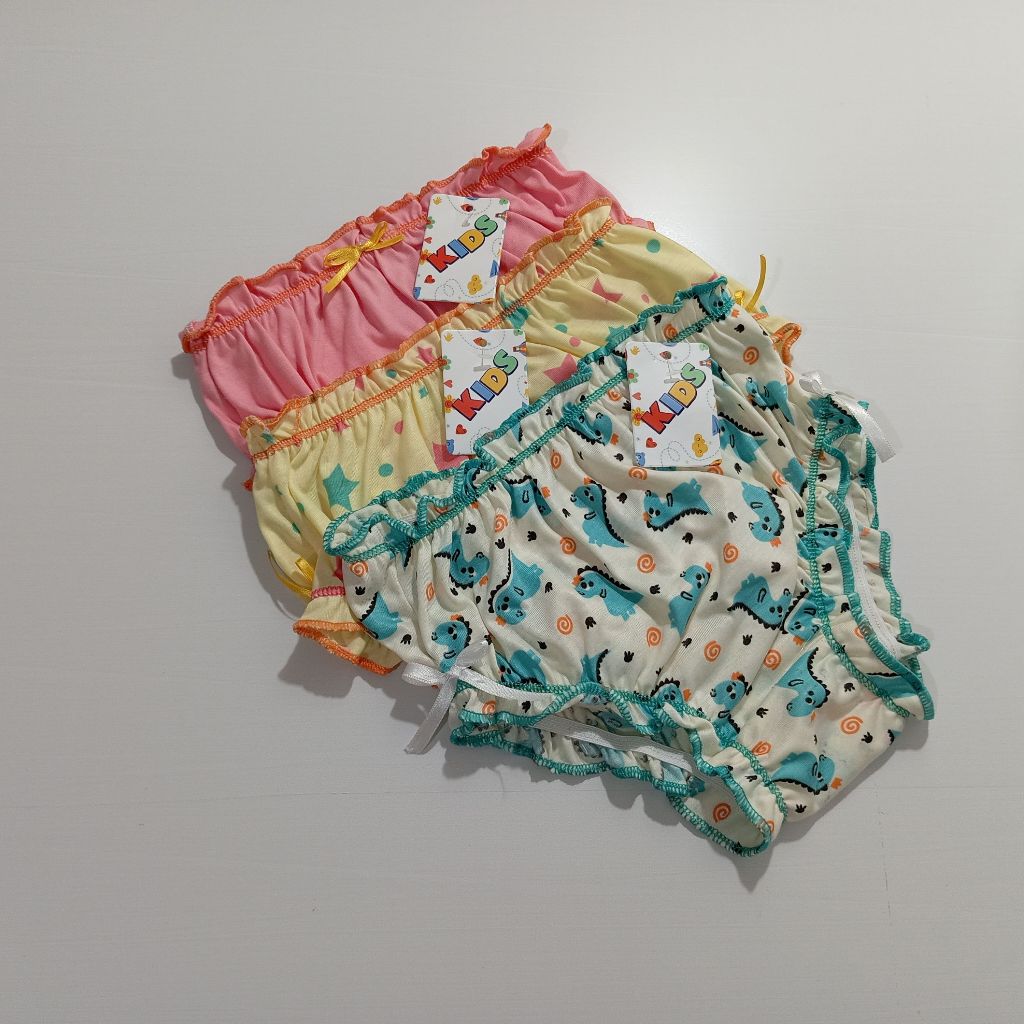 Kit com 5 calcinhas de algodão estampadas, confortáveis e com estampas variadas. Ideal para o dia a dia das pequenas.