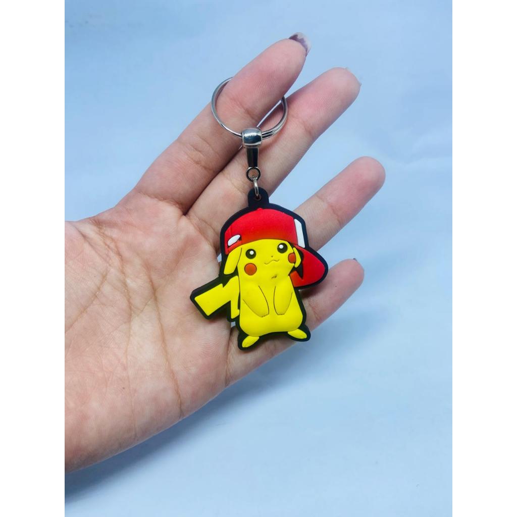 Chaveiro emborrachado un - Pikachu boné (Pokémon)