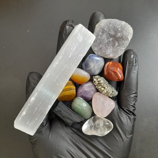 Kit 12 Cristais Essenciais para o dia a dia chakras Pedras naturais Pedras brutas Pedras roladas em Oferta na Shopee