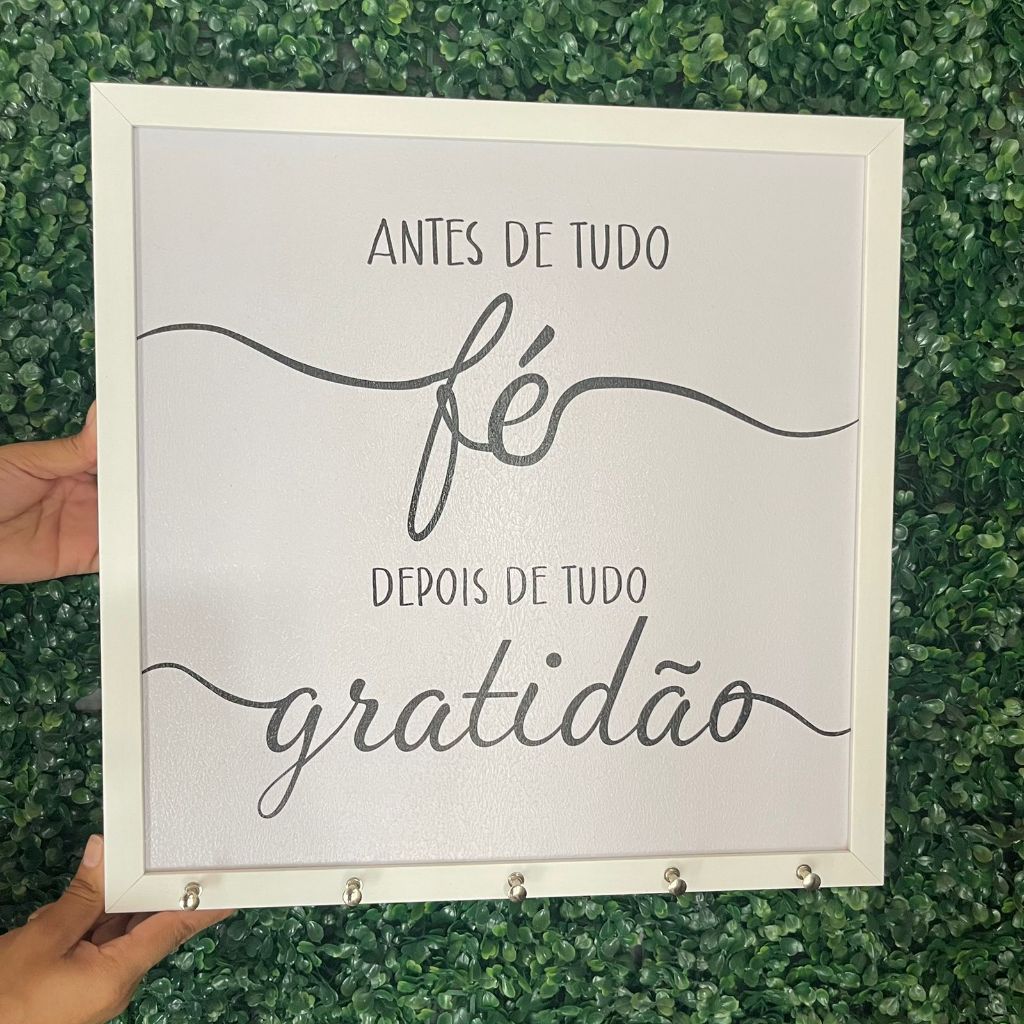 Quadro para caixa de luz com porta chaves 53x53 ANTES DE TUDO FÉ DEPOIS DE TUDO GRATIDÃO