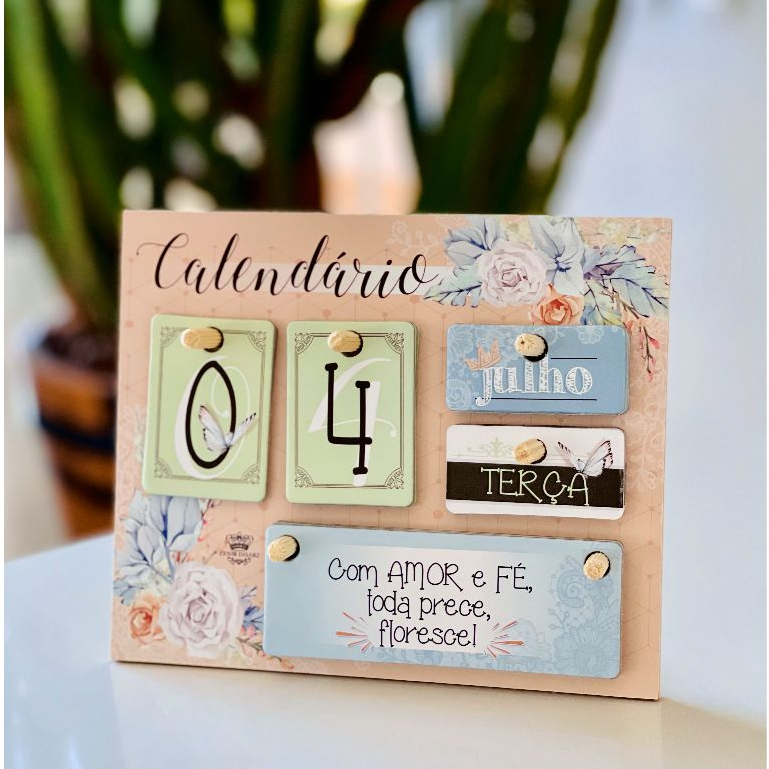 Calendário Decorativo Permanente de Madeira com Plaquinhas em Oferta na Shopee