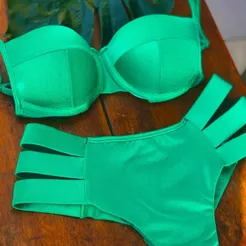 Biquíni Meia Taça Com Bojo e Aro Com Calcinha Hot Pants