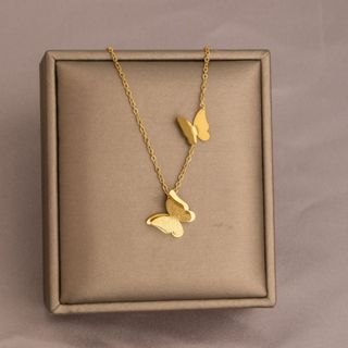 Colar de borboleta em aço titânio 18K, sem desbotamento, estilo legal, tendência ins, celebridade da internet, simples em Oferta na Shopee