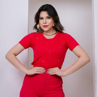 Blusa Feminina Básica Decote U Com Aplicações De Coração
