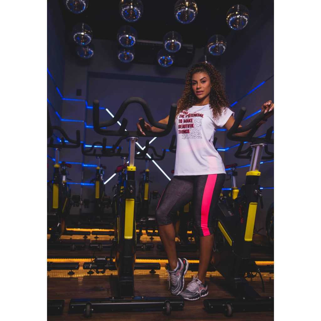 Legging Capri para Academia  Cintura alta para Ginástica e atividades de poliamida zero transparência