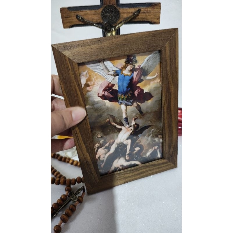 Quadro com Imagem de São Miguel Arcanjo.