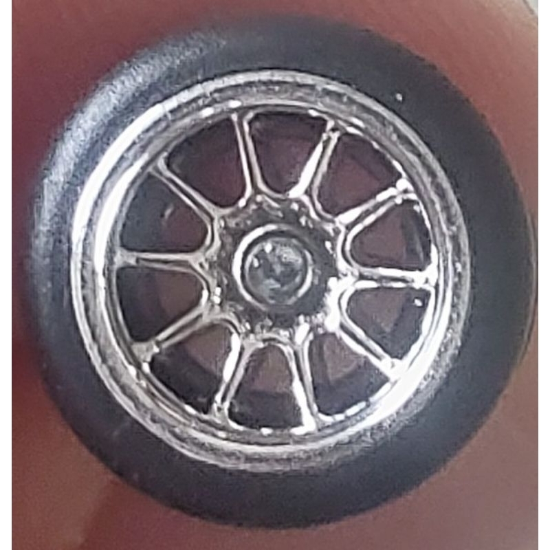 Par de Eixos com Rodas Pneus de Borracha Miniatura 1:64 com eixos, 10 raios Modelo C 795