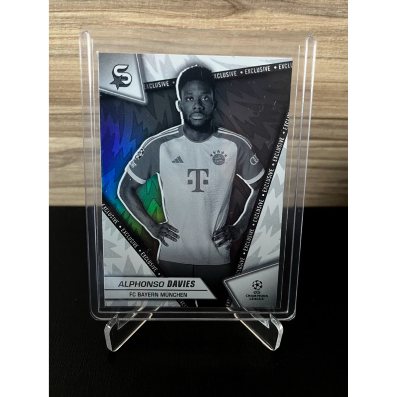 Card Alphonso Davies Black & White Superstar 2023/2024