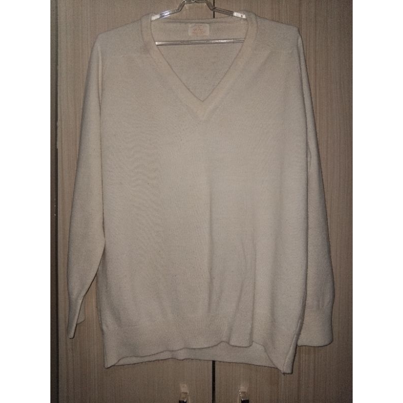 Cardigan feminina creme de tricô M com avaria brechó